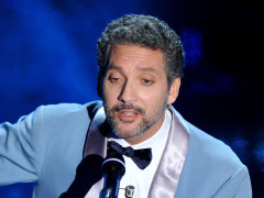 Giuseppe Fiorello interpreta Domenica Modugno