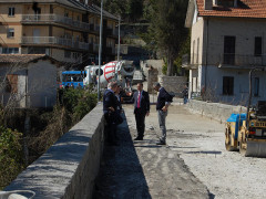 Sopralluogo del presidente provinciale D'Erasmo sul ponte sul fiume Tronto della strada provinciale 226 Mozzano, Ascoli Piceno