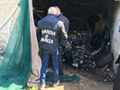 Auto rubate e smontate a Montegiorgio, rinvenute dalla GDF di Macerata