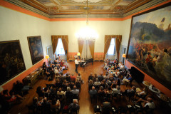 Il pubblico di "Sensi" nel foyer del teatro