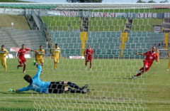 rigore di Tavares - Ancona-Savona (foto sito www.ancona1905.it)