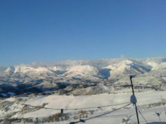 Monti del Fermano innevati, visti da Montefalcone Appennino