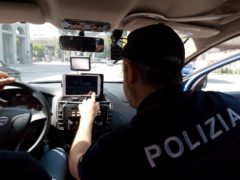 Interno di una volante della Polizia