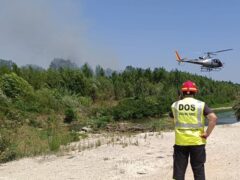 Vegetazione in fiamme a Colli del Tronto