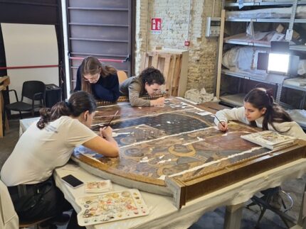 Laboratorio di restauro presso la Mole Vanvitelliana